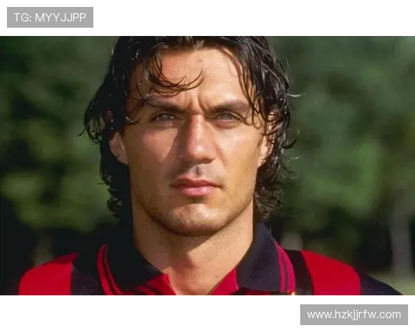 马尔蒂尼的防守艺术与状态回顾,值得关注的足坛传奇表现分析 马尔蒂尼的防守艺术与状态回顾,值得关注的足坛传奇表现分析