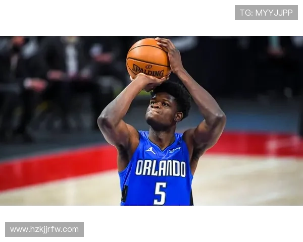 格里马尔多左路飞翼表现稳健，攻防两端持续提升